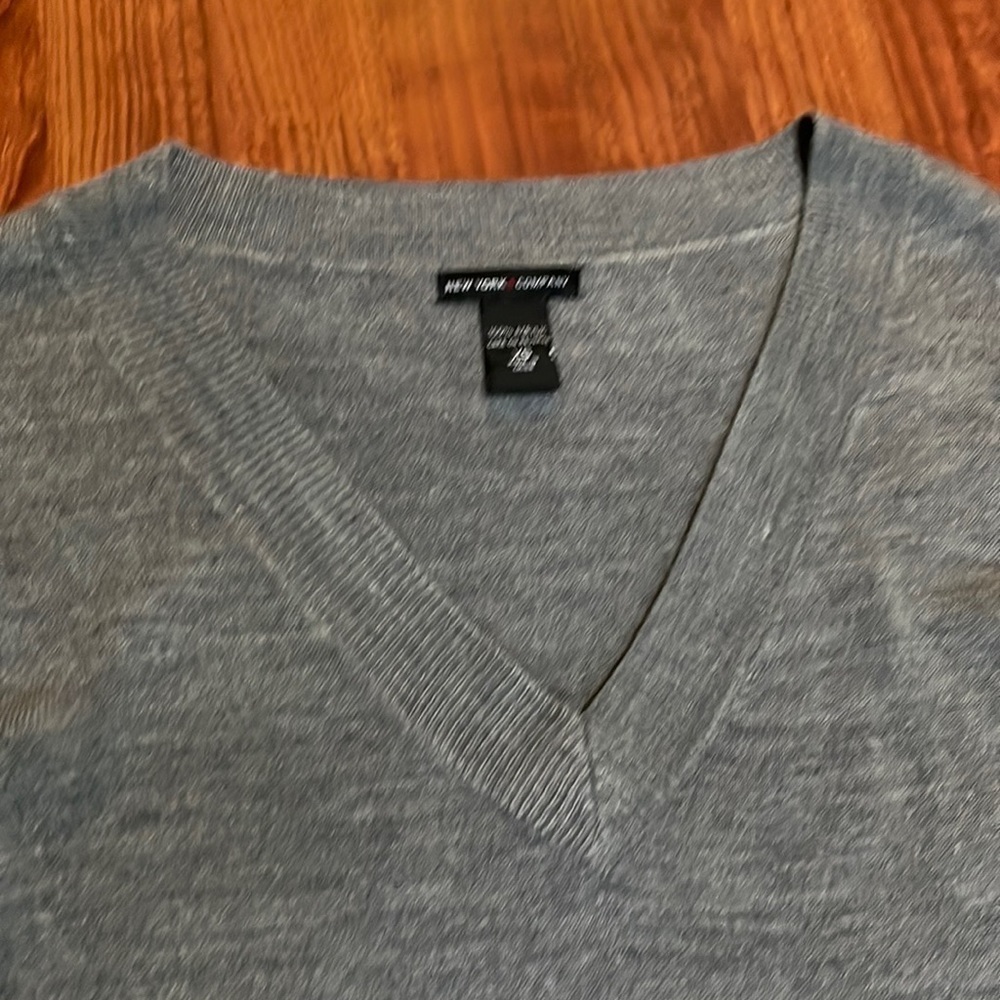 New York & Company V-Neck Sweater Size XS - Picture 2 of 5